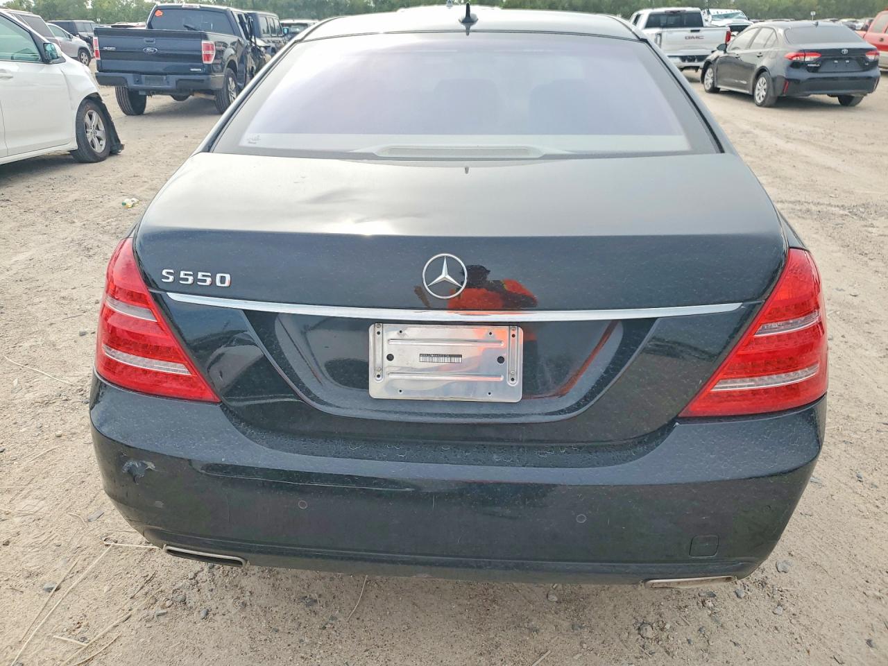 2010 Mercedes-benz S 550 Black vin: WDDNG7BB9AA313154