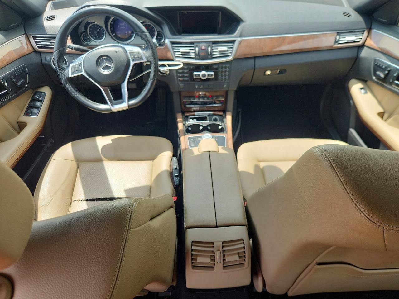 2012 Mercedes-benz E 350 White vin: WDDHF5KB6CA592358
