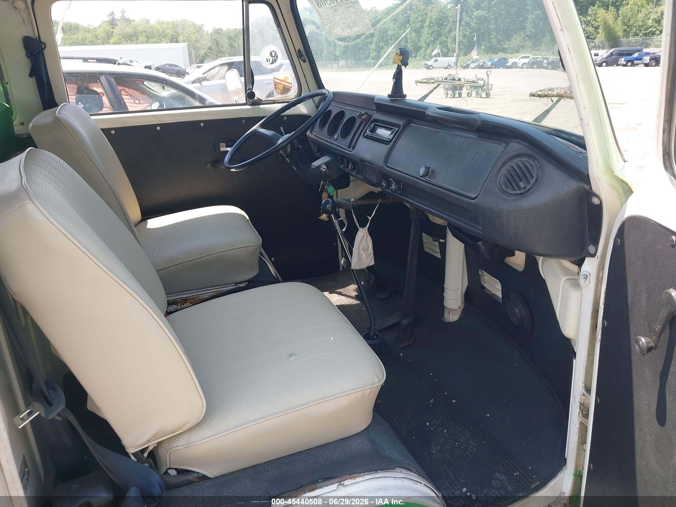 1972 Volkswagen Autobus Green vin: 2322184438