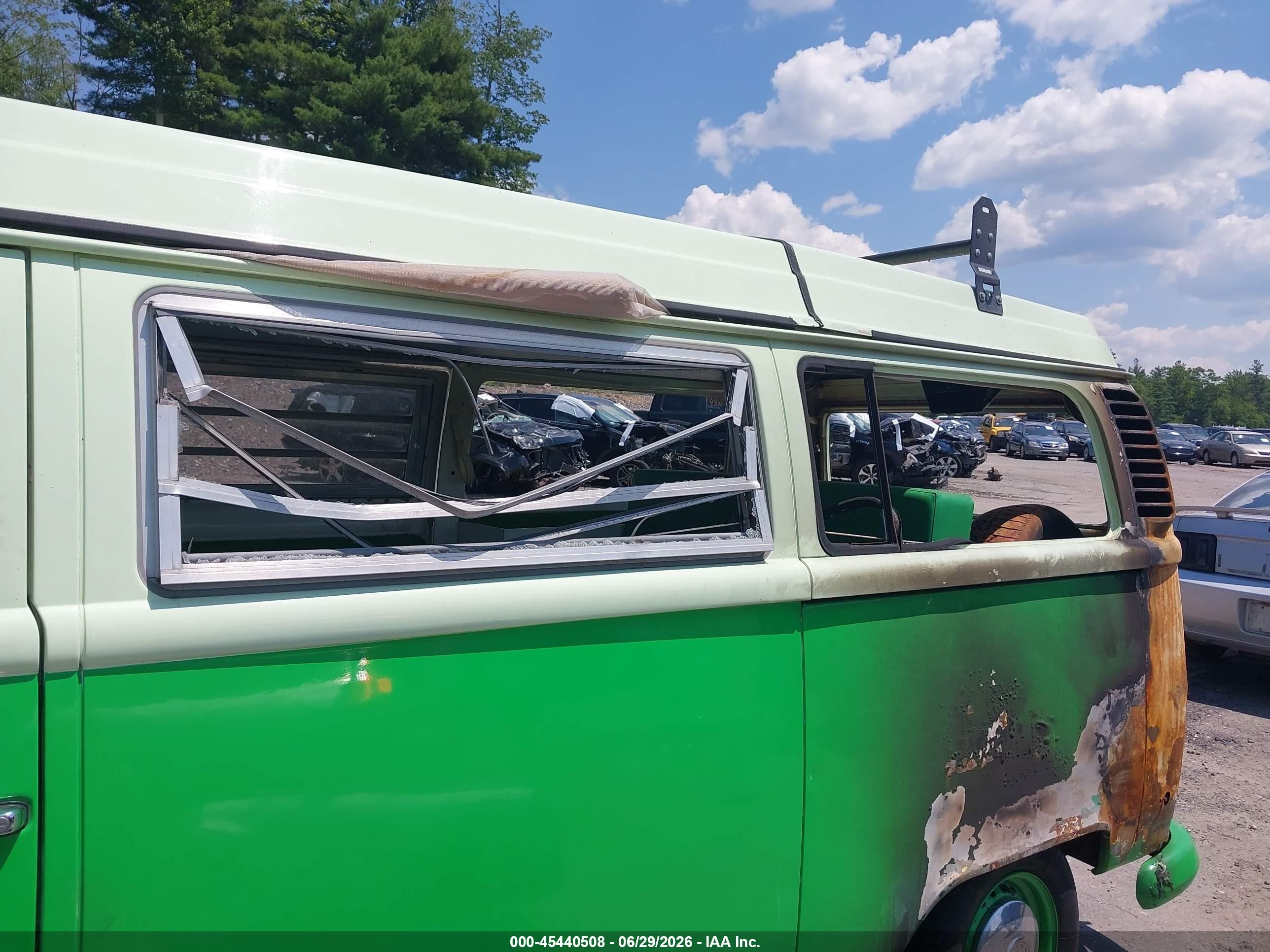 1972 Volkswagen Autobus Green vin: 2322184438