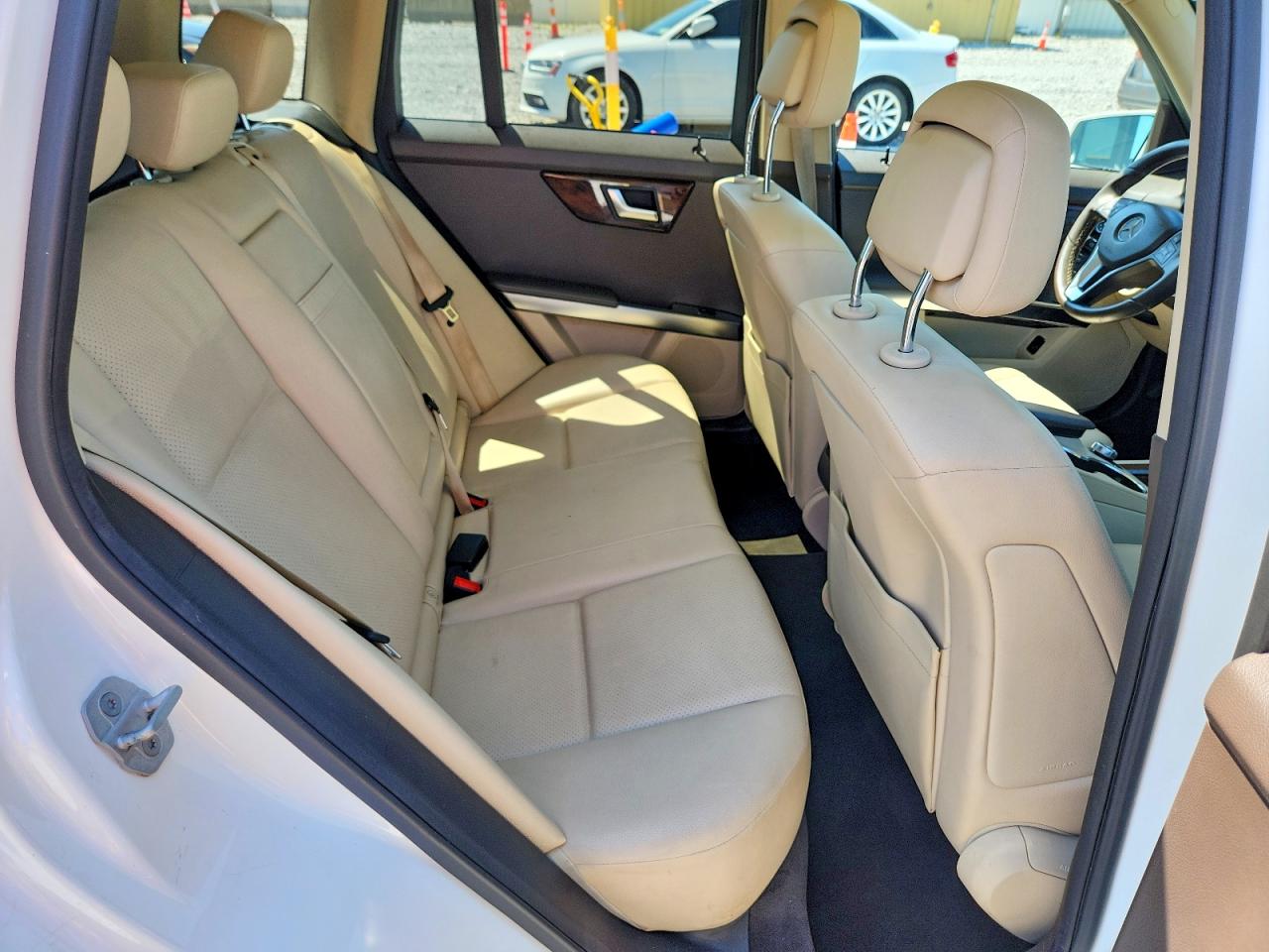 2014 Mercedes-benz Glk 350 White vin: WDCGG5HBXEG202978