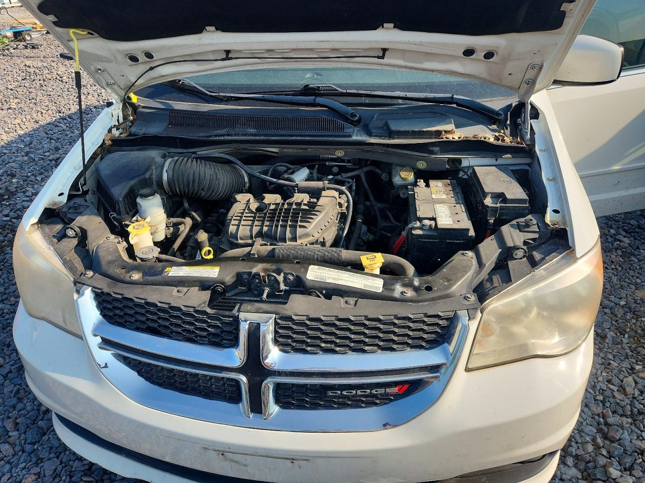 2011 Dodge Grand Caravan Crew White vin: 2D4RN5DG6BR700050