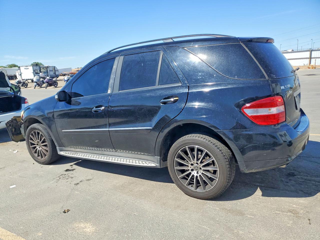 2008 Mercedes-benz Ml 550 Черный vin: 4JGBB72E48A359275