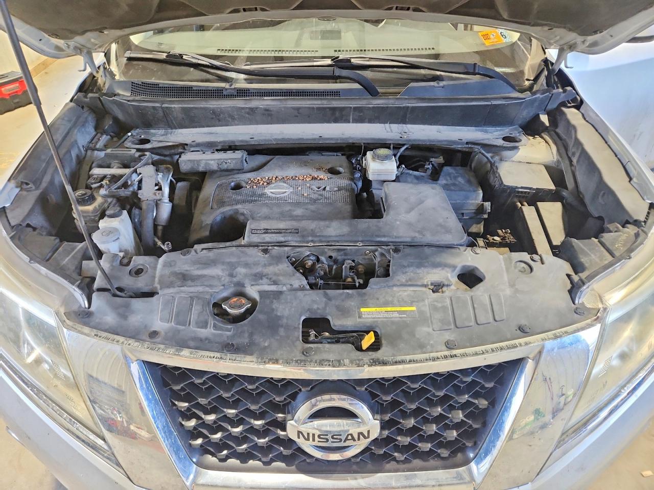 2015 Nissan Pathfinder Sv Silver vin: 5N1AR2MM3FC624414