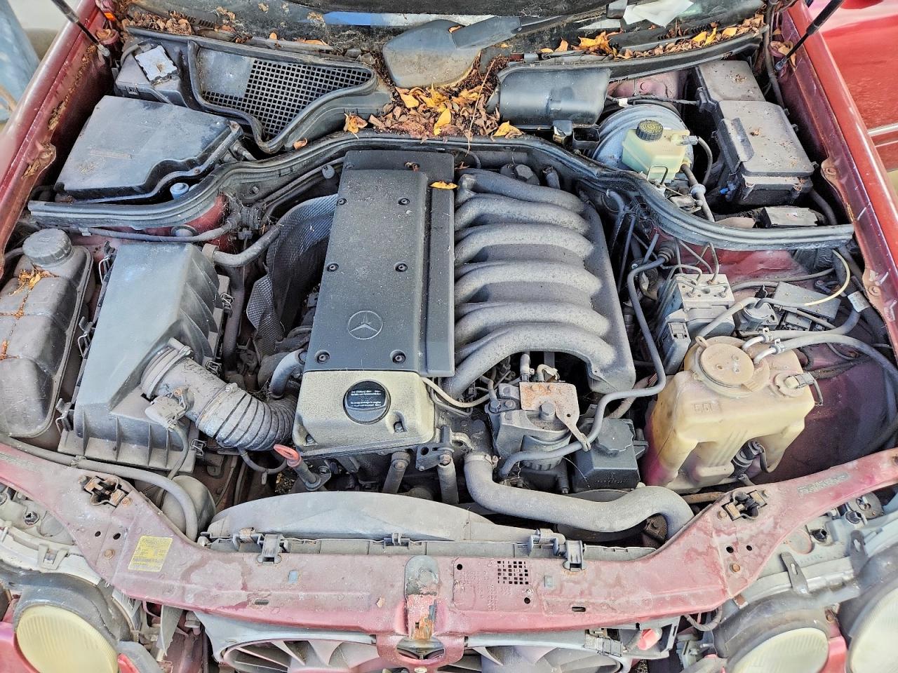 1999 Mercedes-benz E 300td Maroon vin: WDBJF25H8XA825025
