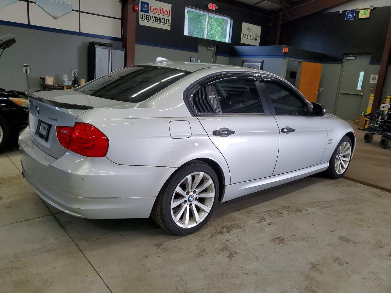 2011 Bmw 328 Xi Silver vin: WBAPK7C57BF086039