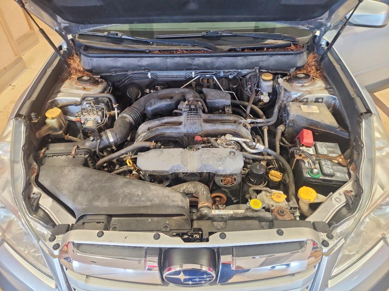 2013 Subaru Outback 2.5i Limited Серебряный vin: 4S4BRBKC1D3244404