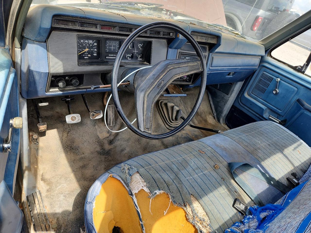 1986 Ford F150 Two Tone vin: 1FTCF15N3GPA03725
