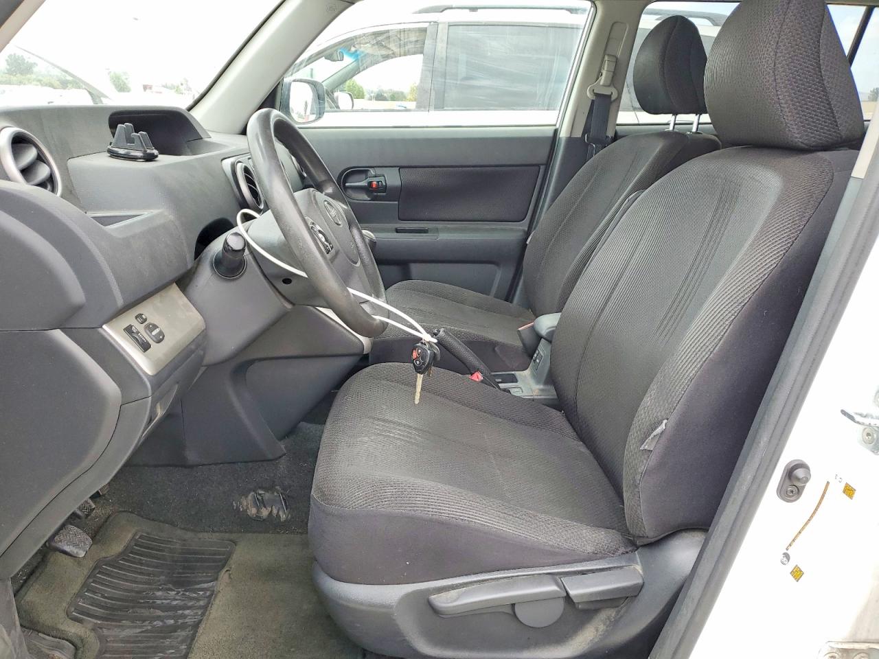 2009 Toyota Scion Xb White vin: JTLKE50E491077677