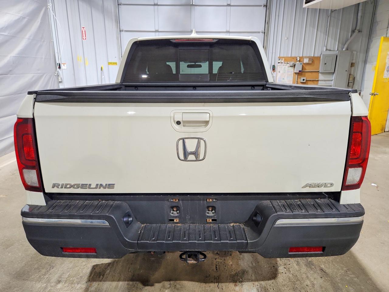 2019 Honda Ridgeline Rtl White vin: 5FPYK3F56KB036014