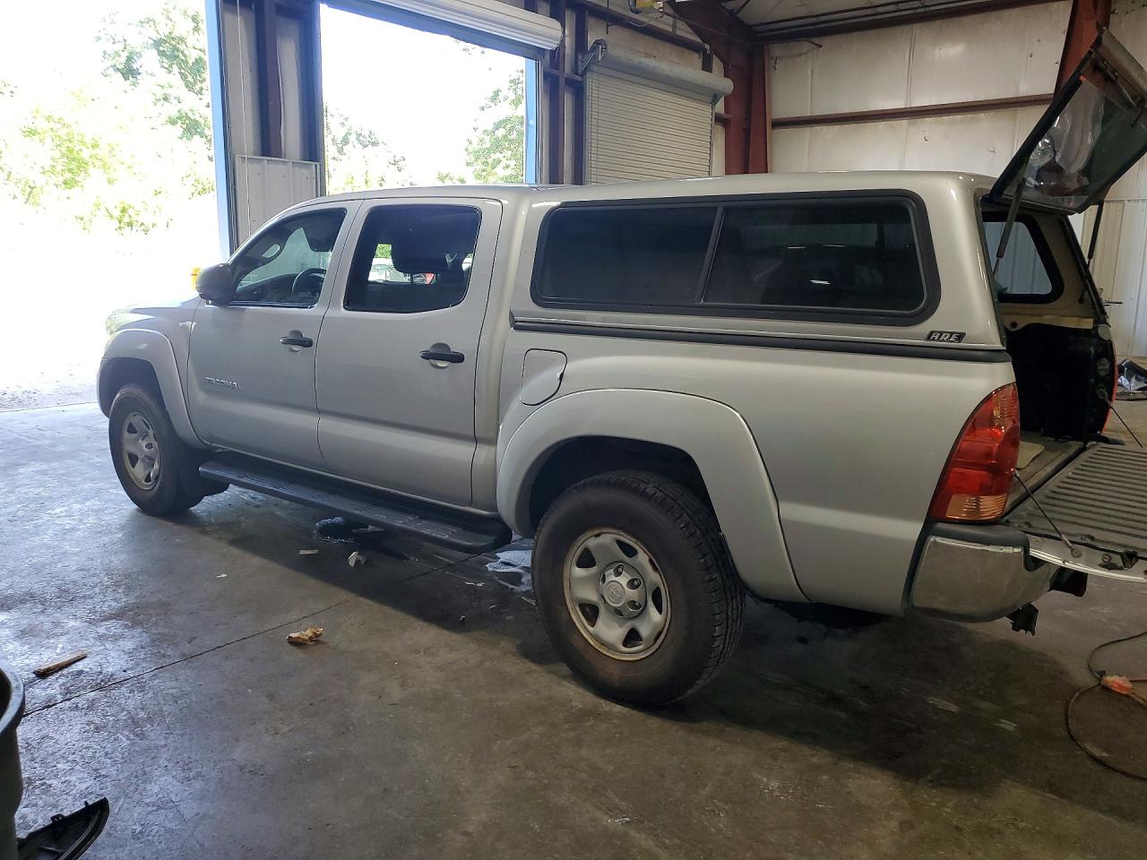 2005 Toyota Tacoma Double Cab Silver vin: 5TELU42N25Z130094