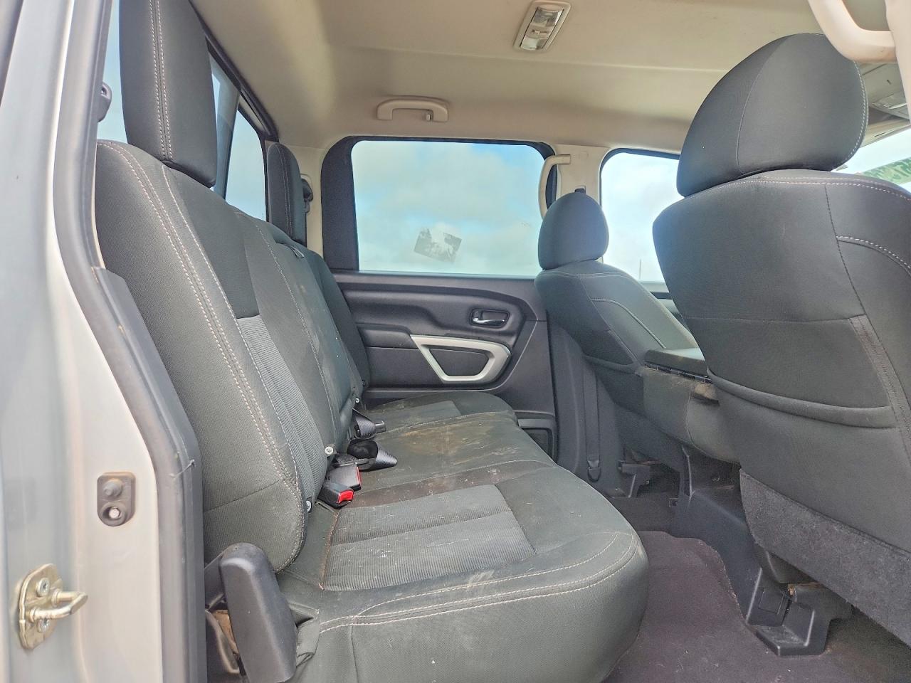 2017 Nissan Titan S Серебряный vin: 1N6AA1EK2HN518012