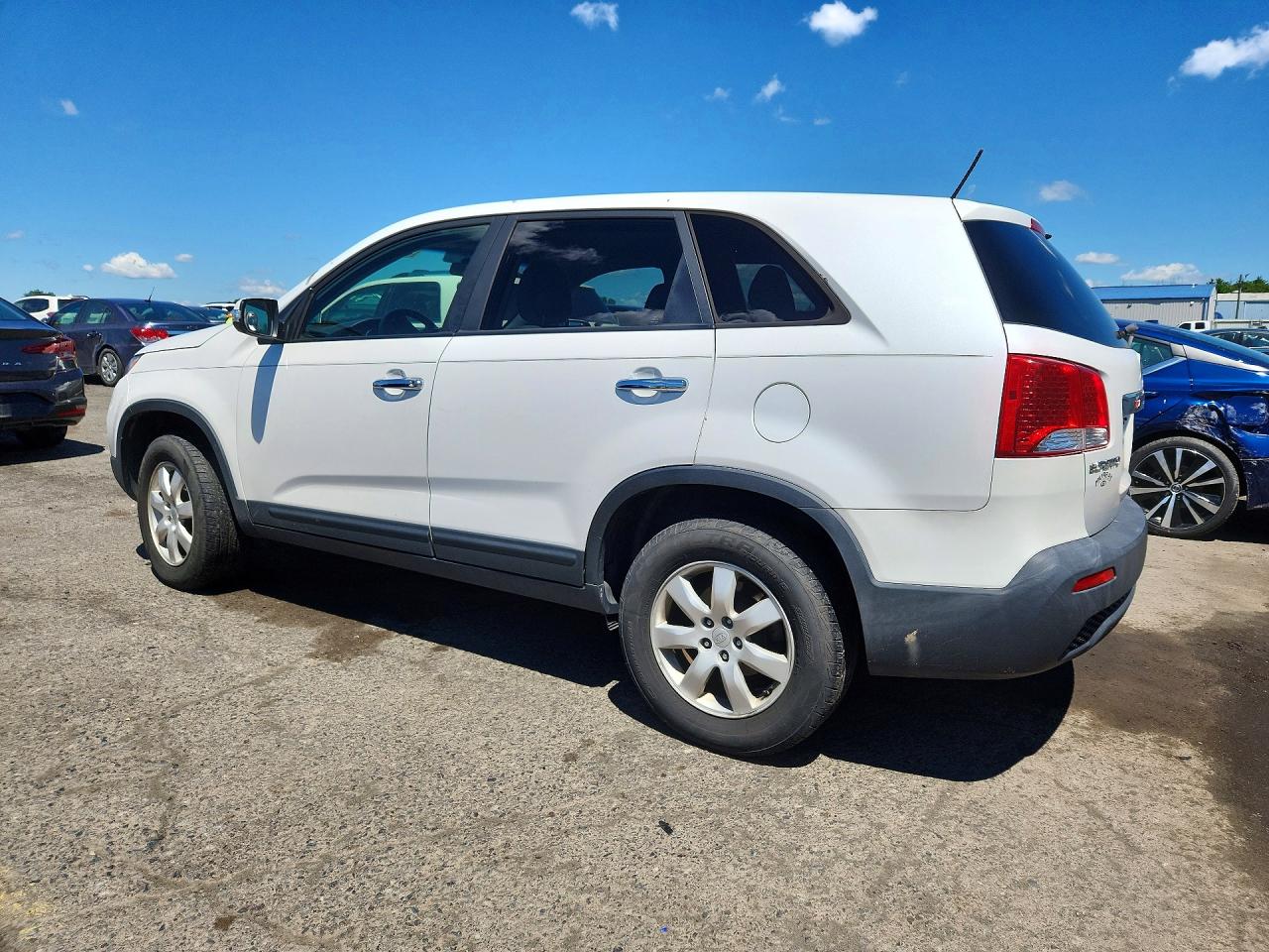 2011 Kia Sorento Lx White vin: 5XYKT3A16BG016211