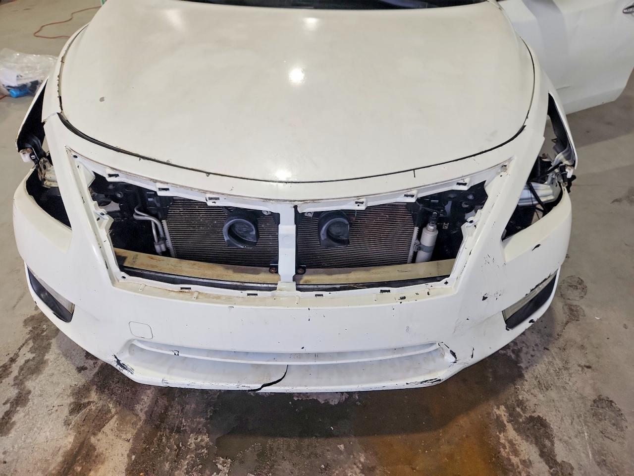 2013 Nissan Altima 2.5 Red vin: 1N4AL3AP8DN569895