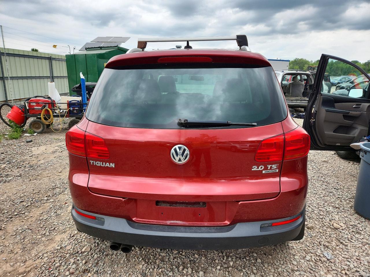 2015 Volkswagen Tiguan S Red vin: WVGBV7AX4FW098949