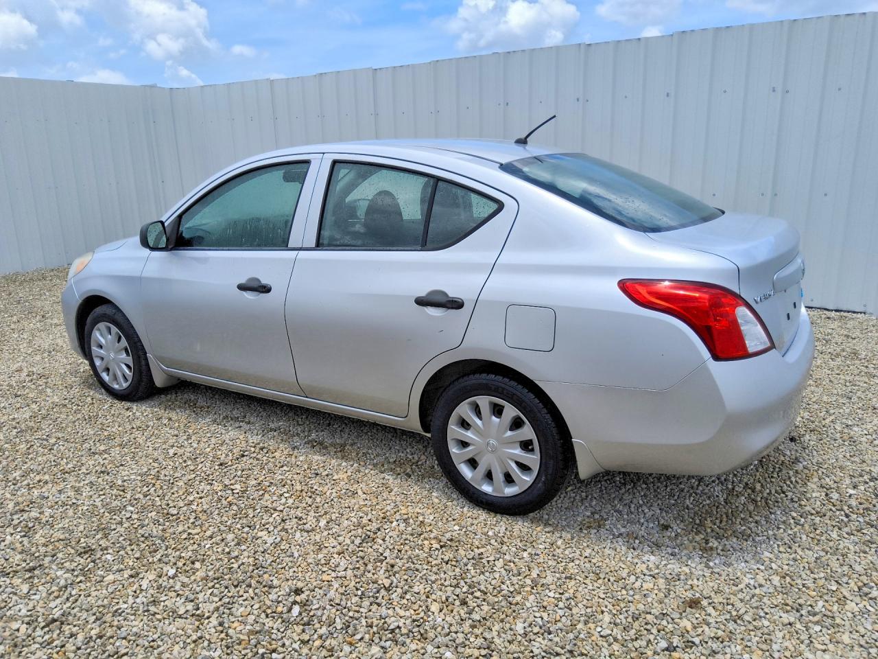 2012 Nissan Versa 1.6 S Silver vin: 3N1CN7AP6CL938047