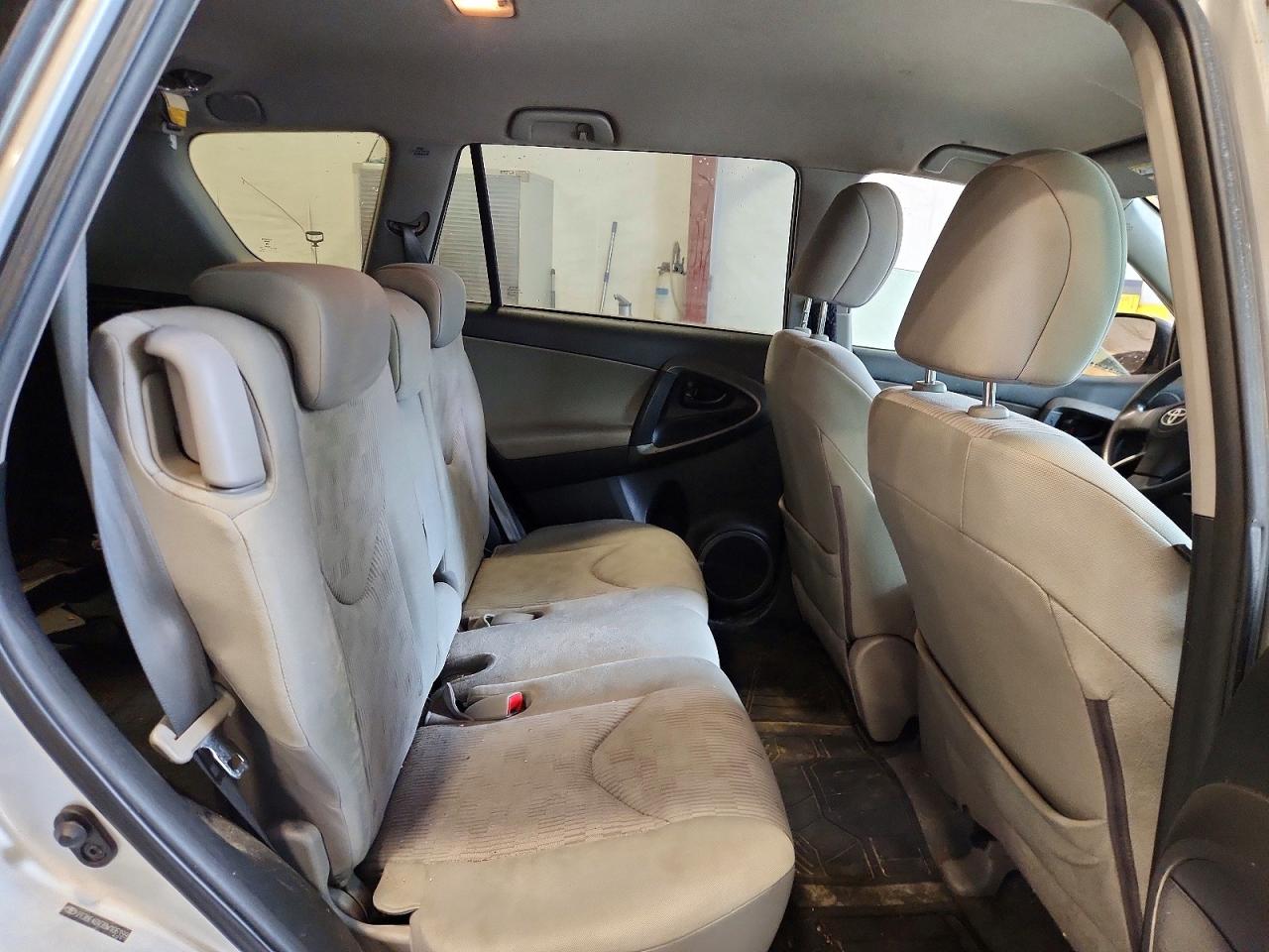 2011 Toyota Rav4 Base Silver vin: 2T3BF4DV3BW106199