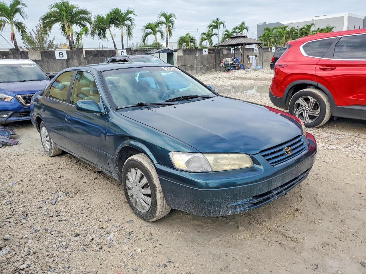 1998 Toyota Camry Le Green vin: 4T1BG22K9WU210415
