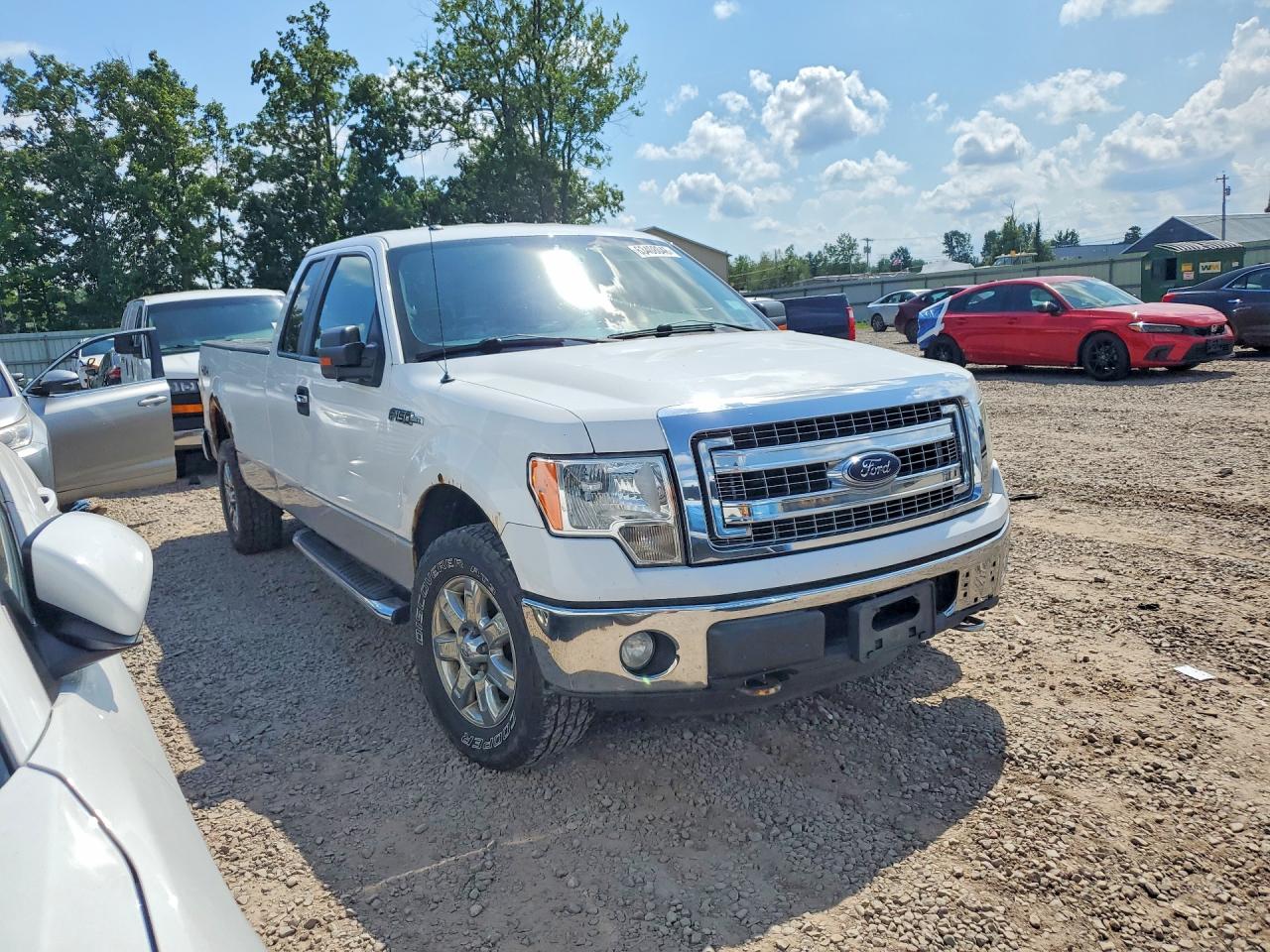 2013 Ford F150 Super Cab White vin: 1FTFX1EF5DKG15713
