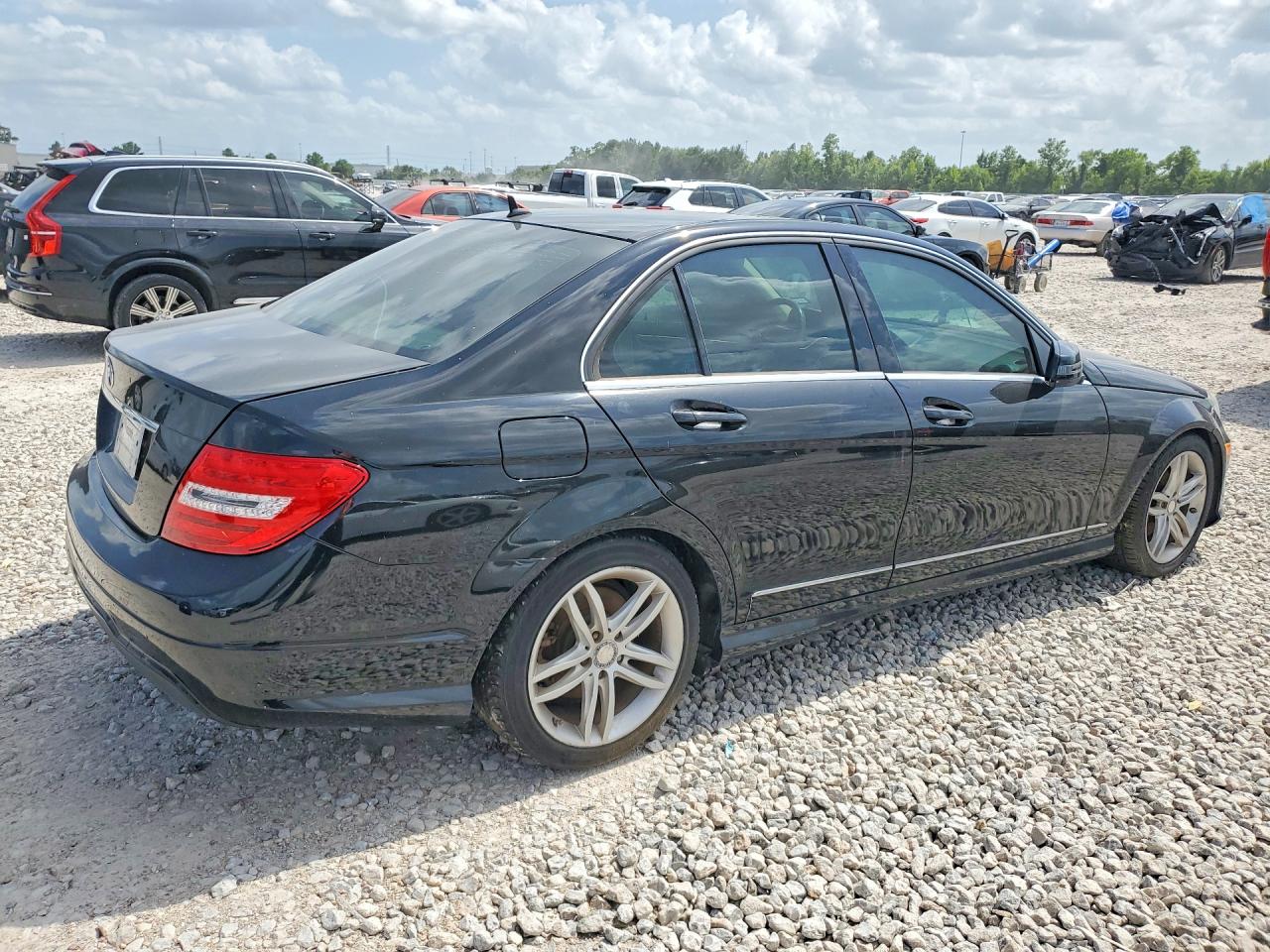 2013 Mercedes-benz C 250 Black vin: WDDGF4HB2DA769924
