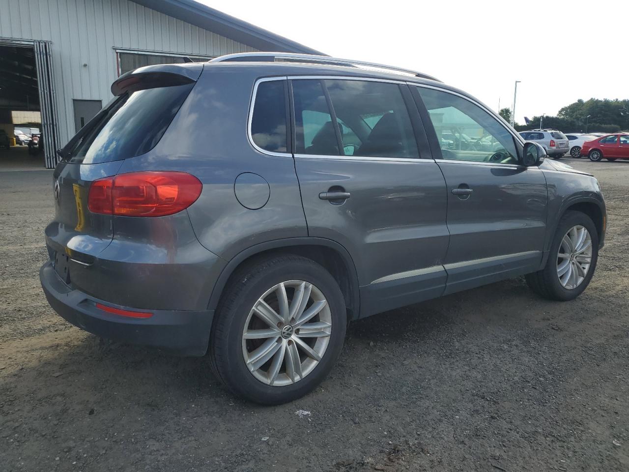 2012 Volkswagen Tiguan S Серый vin: WVGBV7AXXCW078507