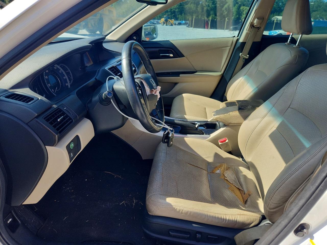 2013 Honda Accord Touring White vin: 1HGCR3F90DA040784