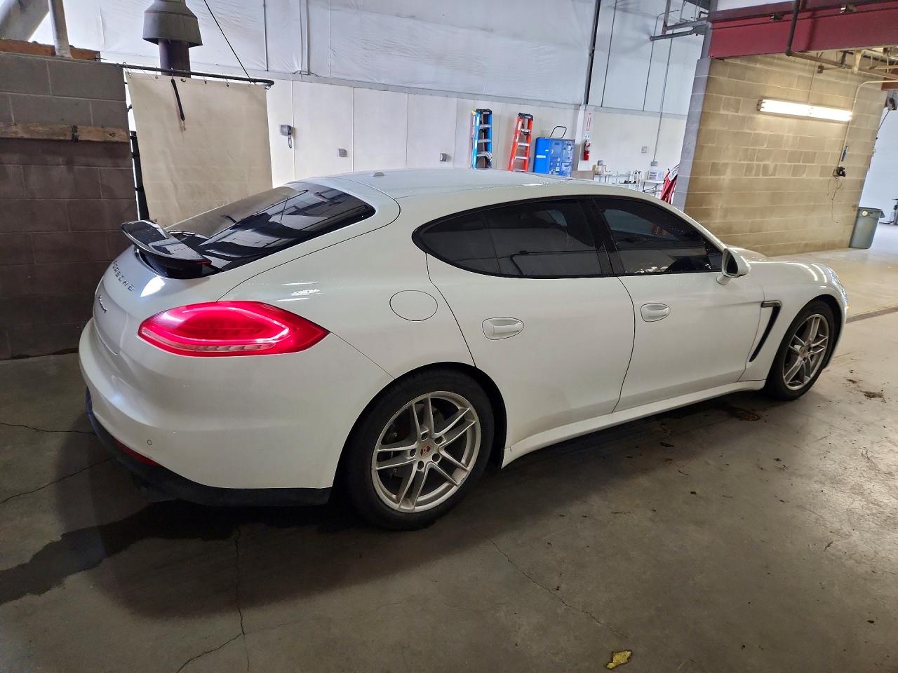 2014 Porsche Panamera 2 White vin: WP0AA2A76EL007467