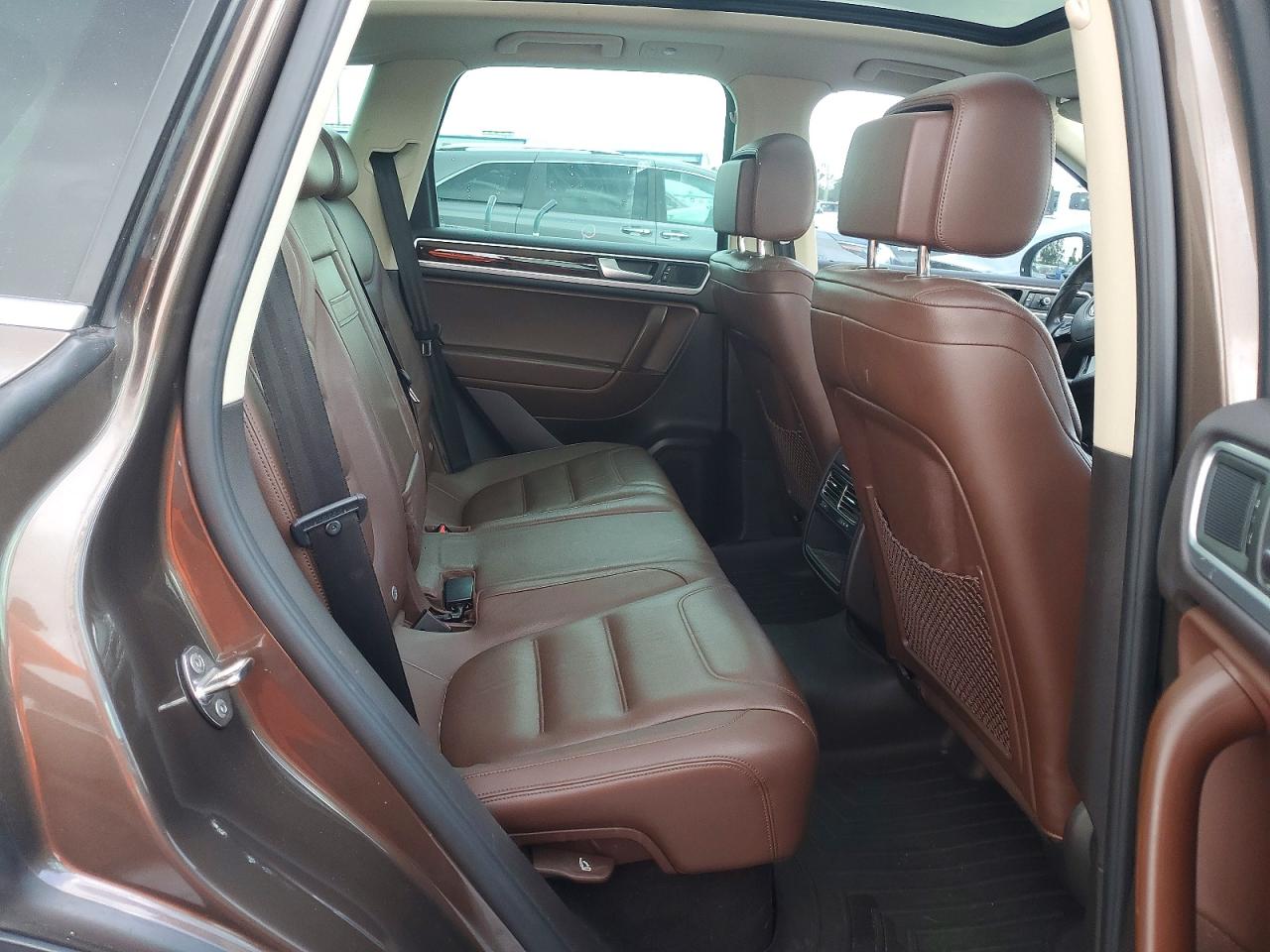 2014 Volkswagen Touareg V6 Tdi Brown vin: WVGEP9BP9ED008822
