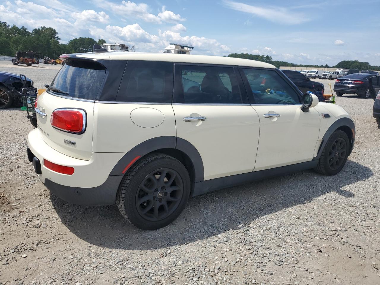 2018 Mini Cooper Clubman Белый vin: WMWLN5C50J2E34573