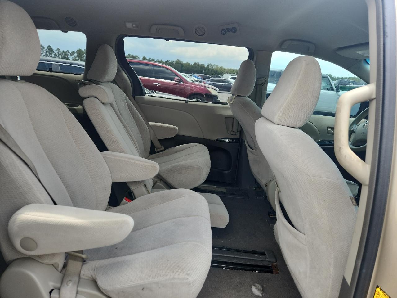2011 Toyota Sienna Le Gold vin: 5TDKK3DC4BS070481