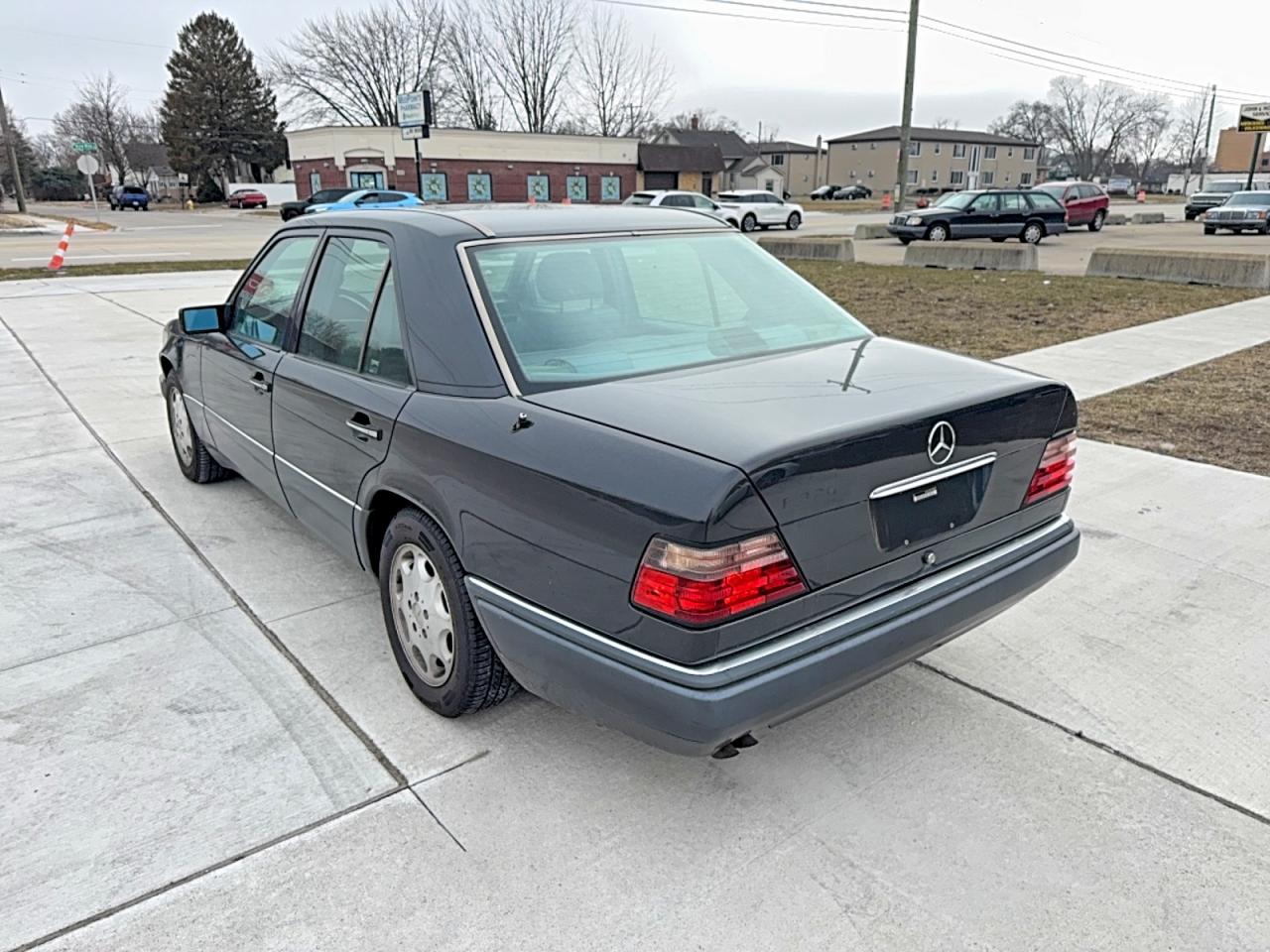 1995 Mercedes-benz E 320 Base Charcoal vin: WDBEA32E0SC200311