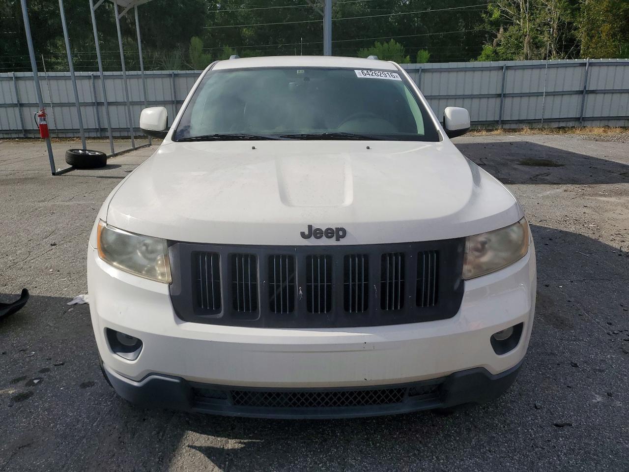 2011 Jeep Grand Cherokee Laredo White vin: 1J4RS4GG3BC508387