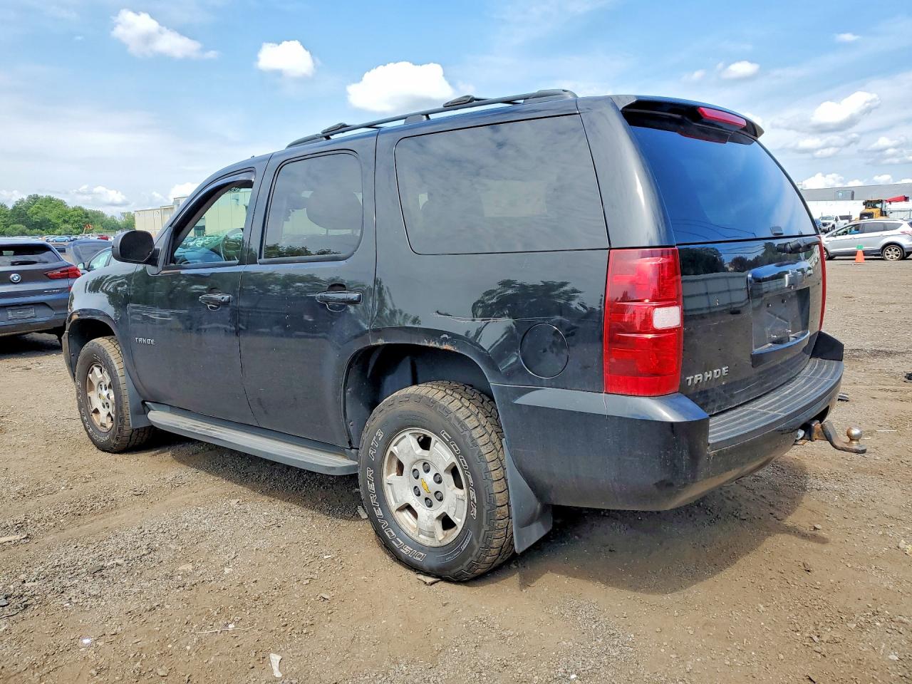 2011 Chevrolet Tahoe K1500 Ls Black vin: 1GNSKAE09BR271906