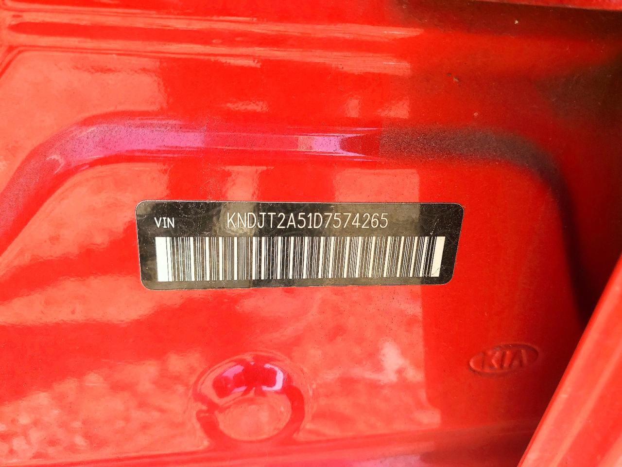 2013 Kia Soul Base Red vin: KNDJT2A51D7574265