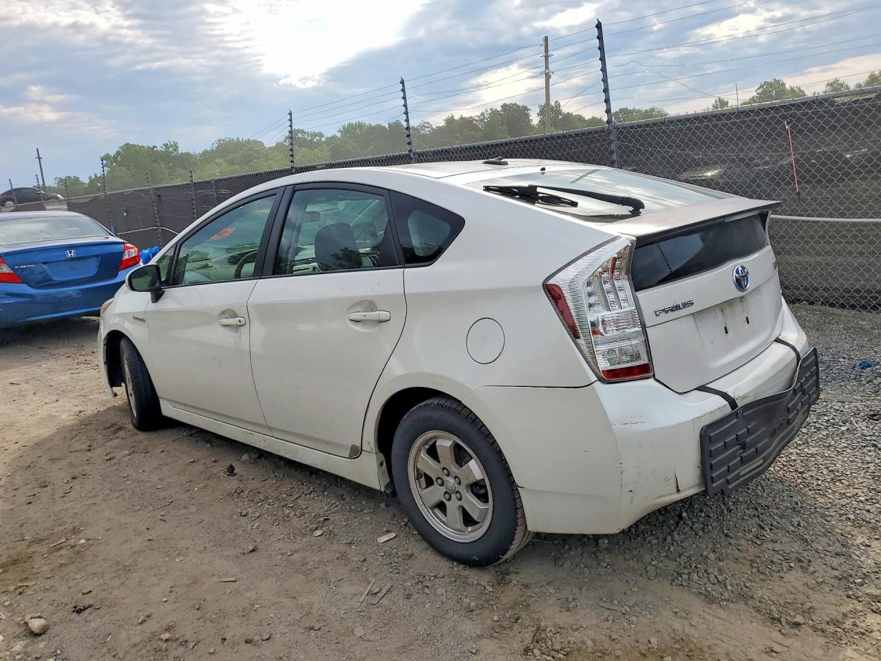 2011 Toyota Prius Two Белый vin: JTDKN3DU9B0296485