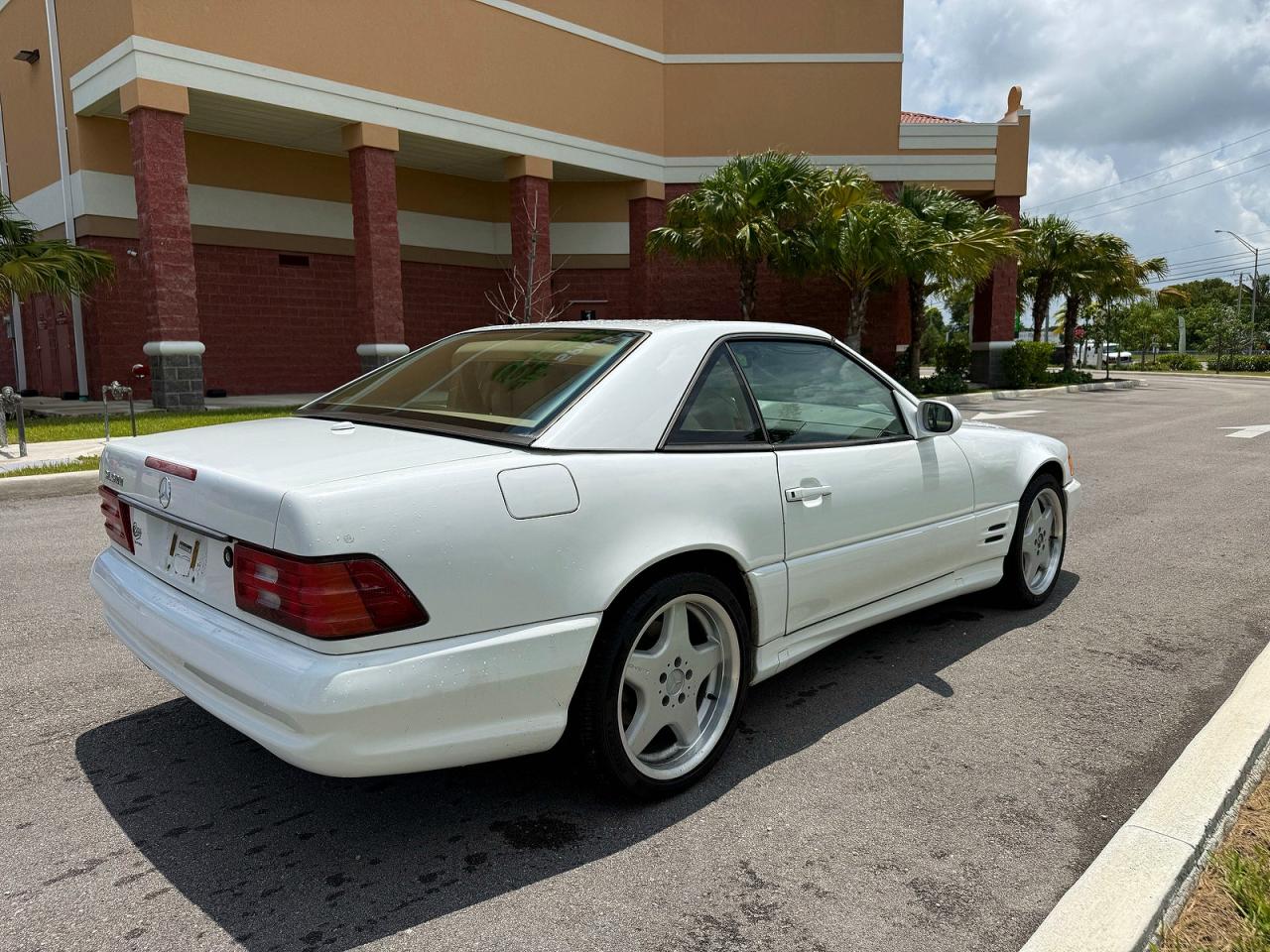 2001 Mercedes-benz Sl 500 White vin: WDBFA68F71F198298