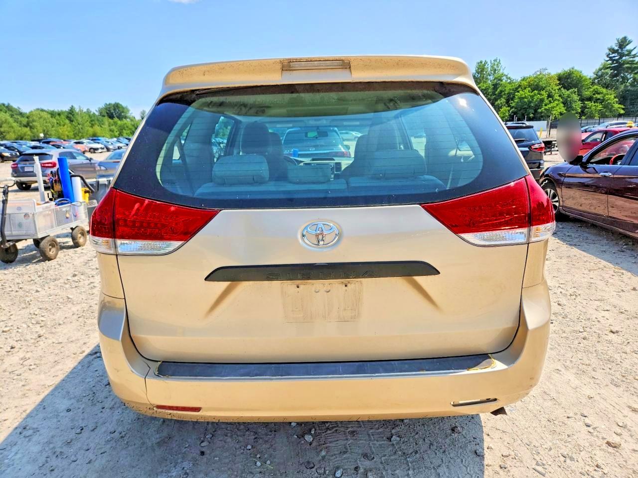 2013 Toyota Sienna L 7-passenger Beige vin: 5TDZK3DC2DS360929