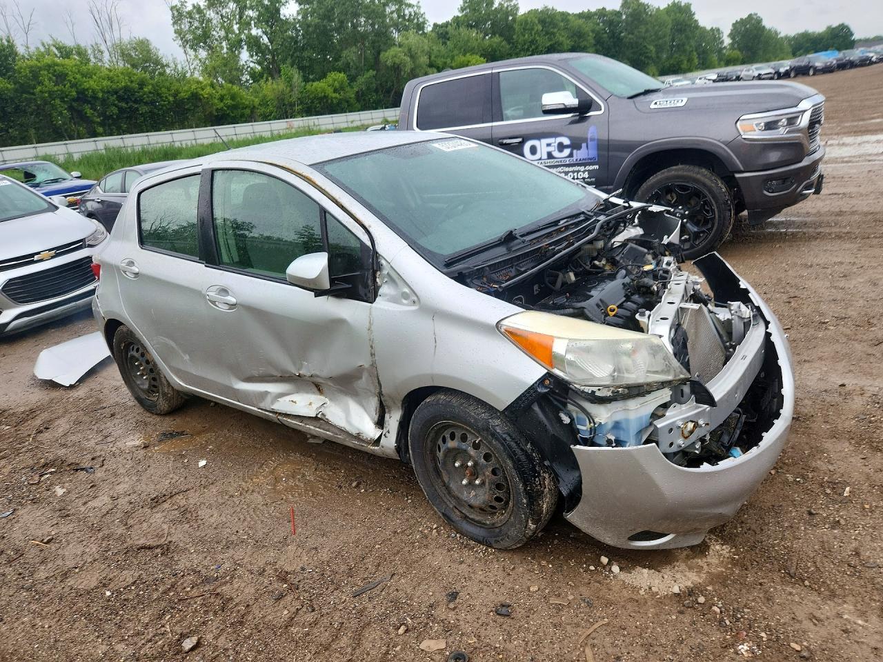 2012 Toyota Yaris 5-door L Gray vin: JTDKTUD38CD514378