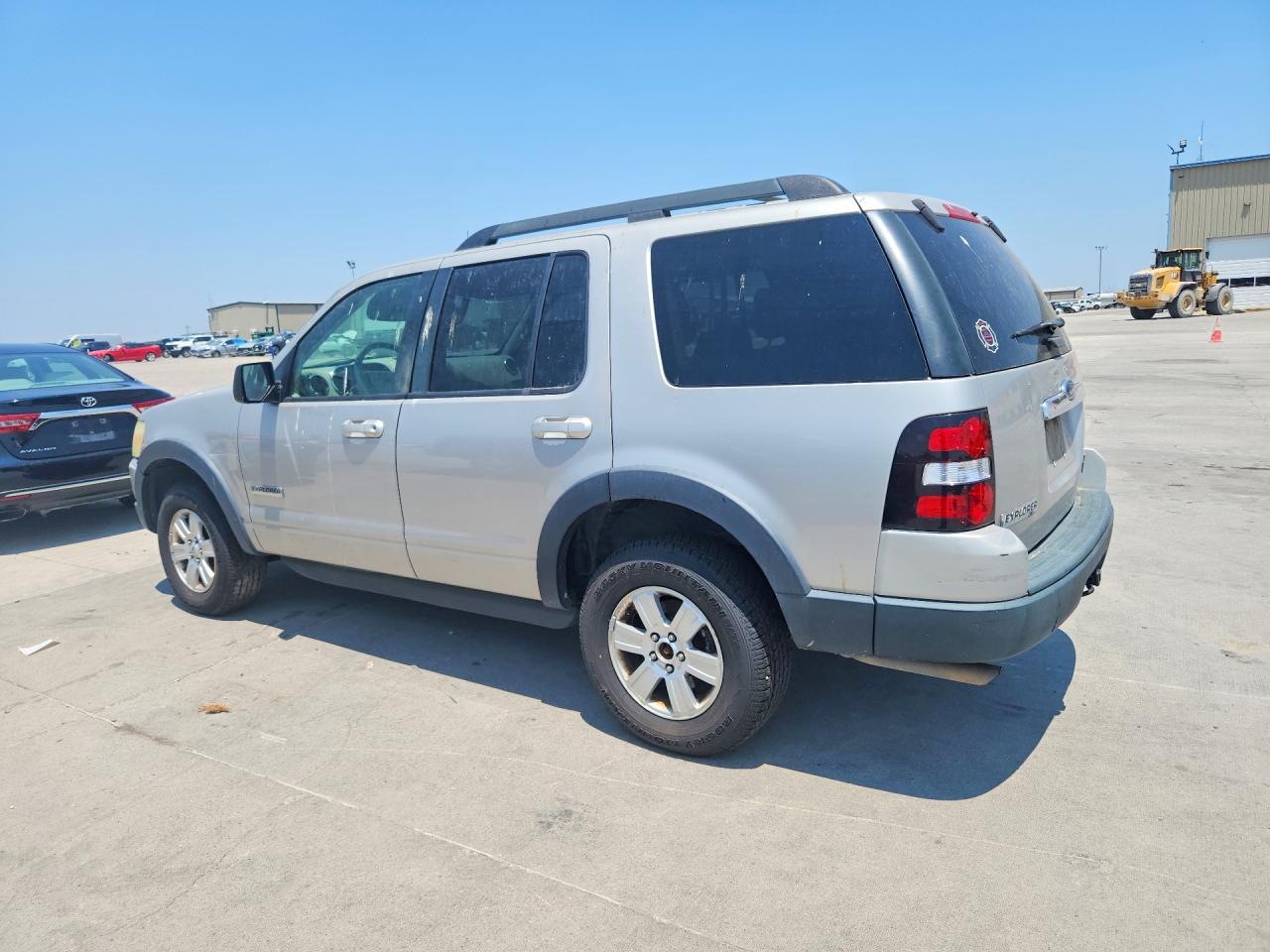 2007 Ford Explorer Xlt Silver vin: 1FMEU63E87UB00026