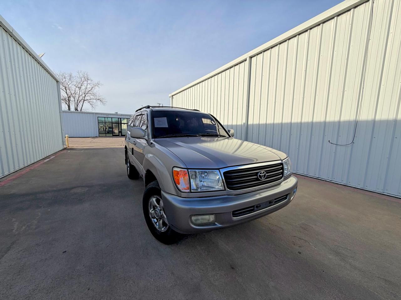 2002 Toyota Land Cruiser Silver vin: JTEHT05J522022347