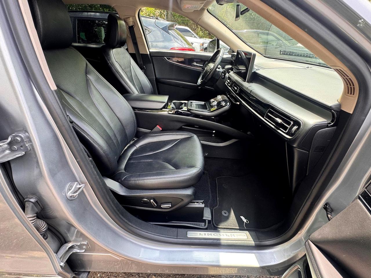 2022 Lincoln Nautilus Gray vin: 2LMPJ8J93NBL13332