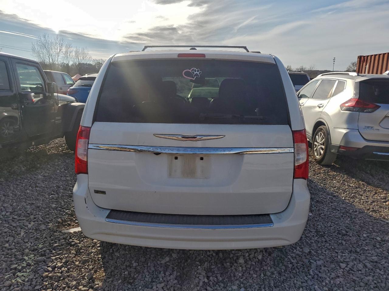 2014 Chrysler Town & Country Touring White vin: 2C4RC1BG9ER383495