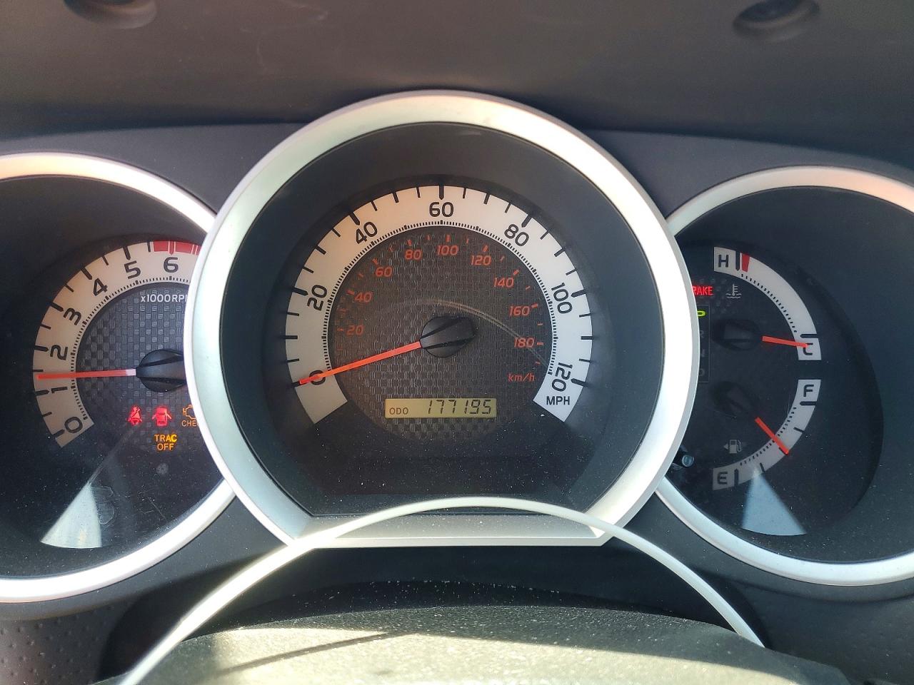 2014 Toyota Tacoma Base Silver vin: 5TFNX4CN4EX032688