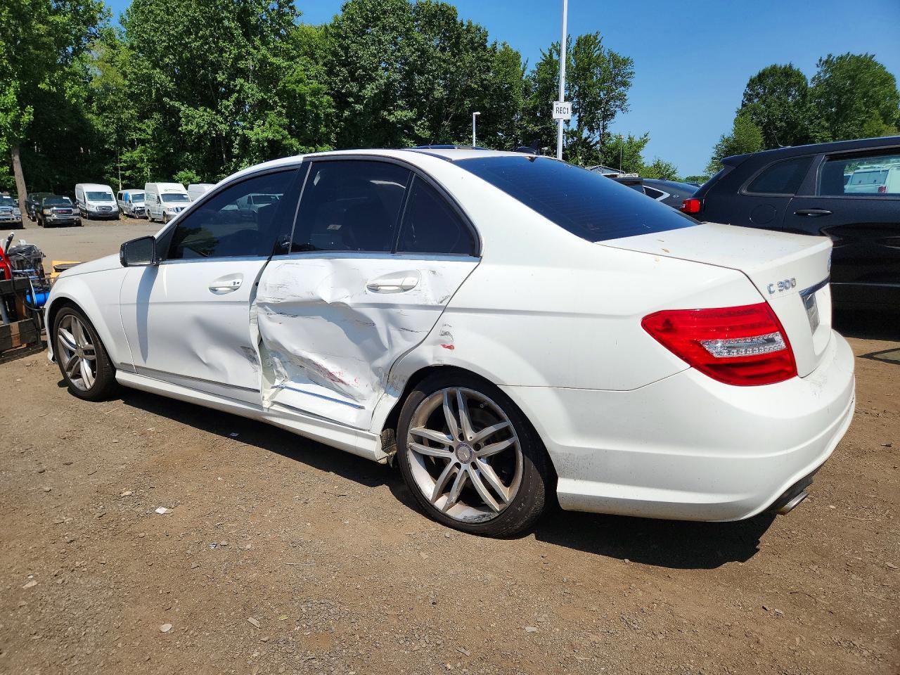 2014 Mercedes-benz C 300 4matic White vin: WDDGF8AB3EG228655