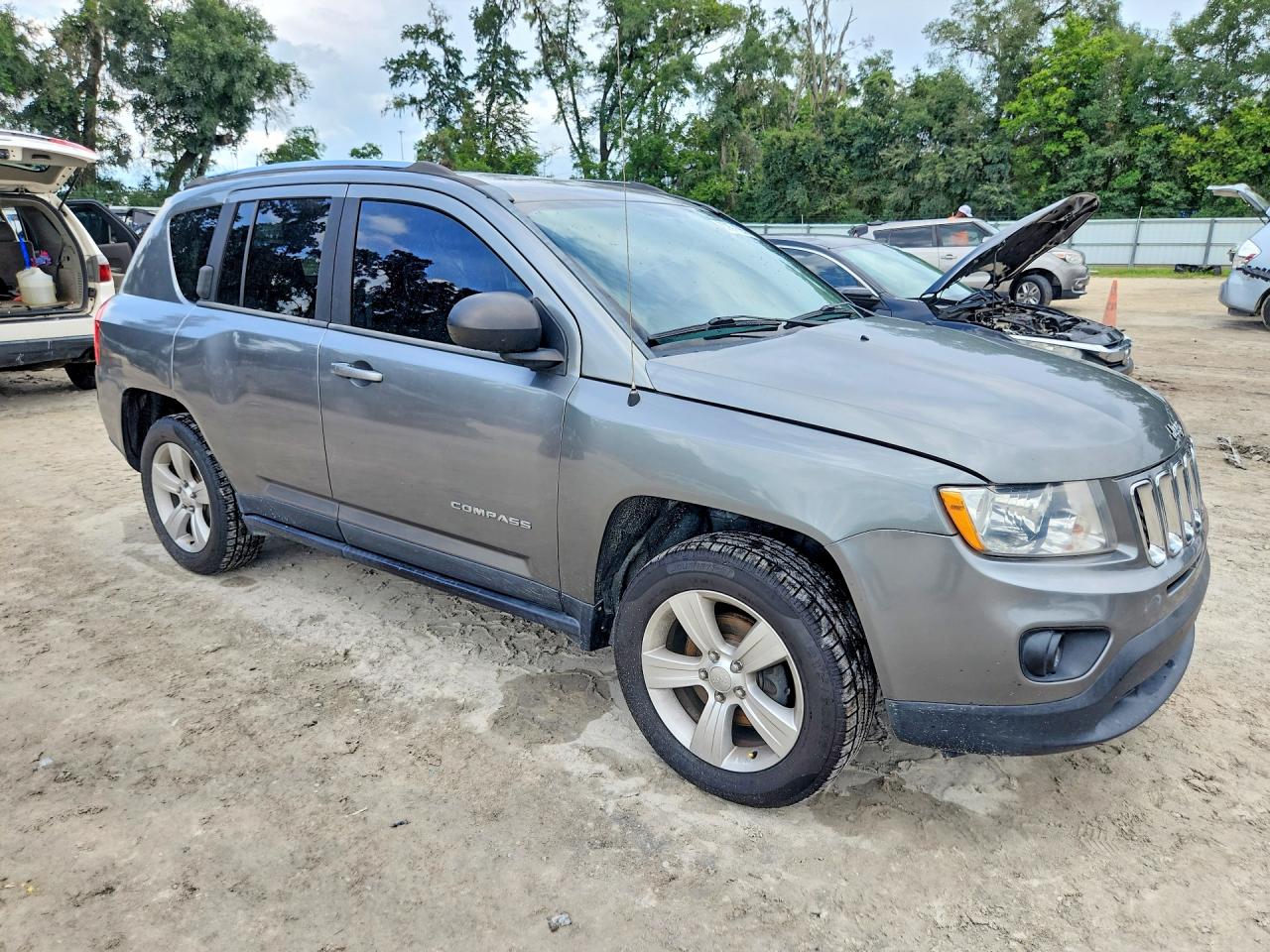 2013 Jeep Compass Latitude Серый vin: 1C4NJCEB3DD196982