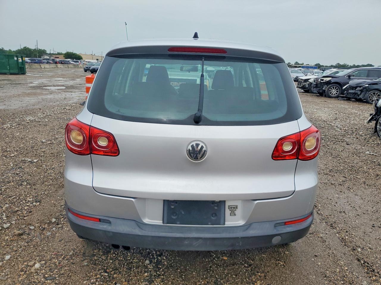 2009 Volkswagen Tiguan S Silver vin: WVGAV75N99W512817