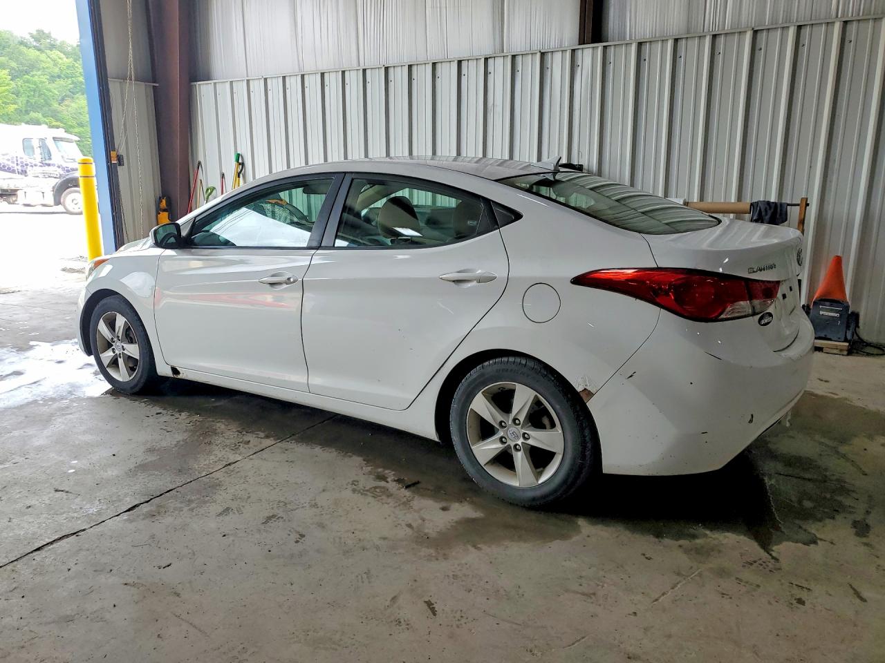 2012 Hyundai Elantra Gls White vin: 5NPDH4AE0CH110579