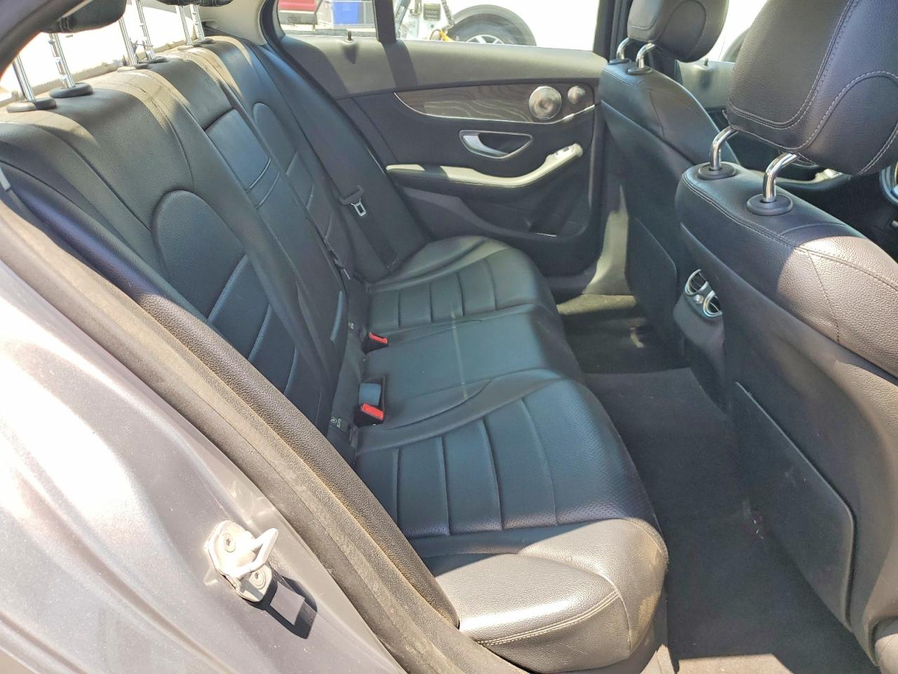 2015 Mercedes-benz C 300 Silver vin: 55SWF4JB3FU065661