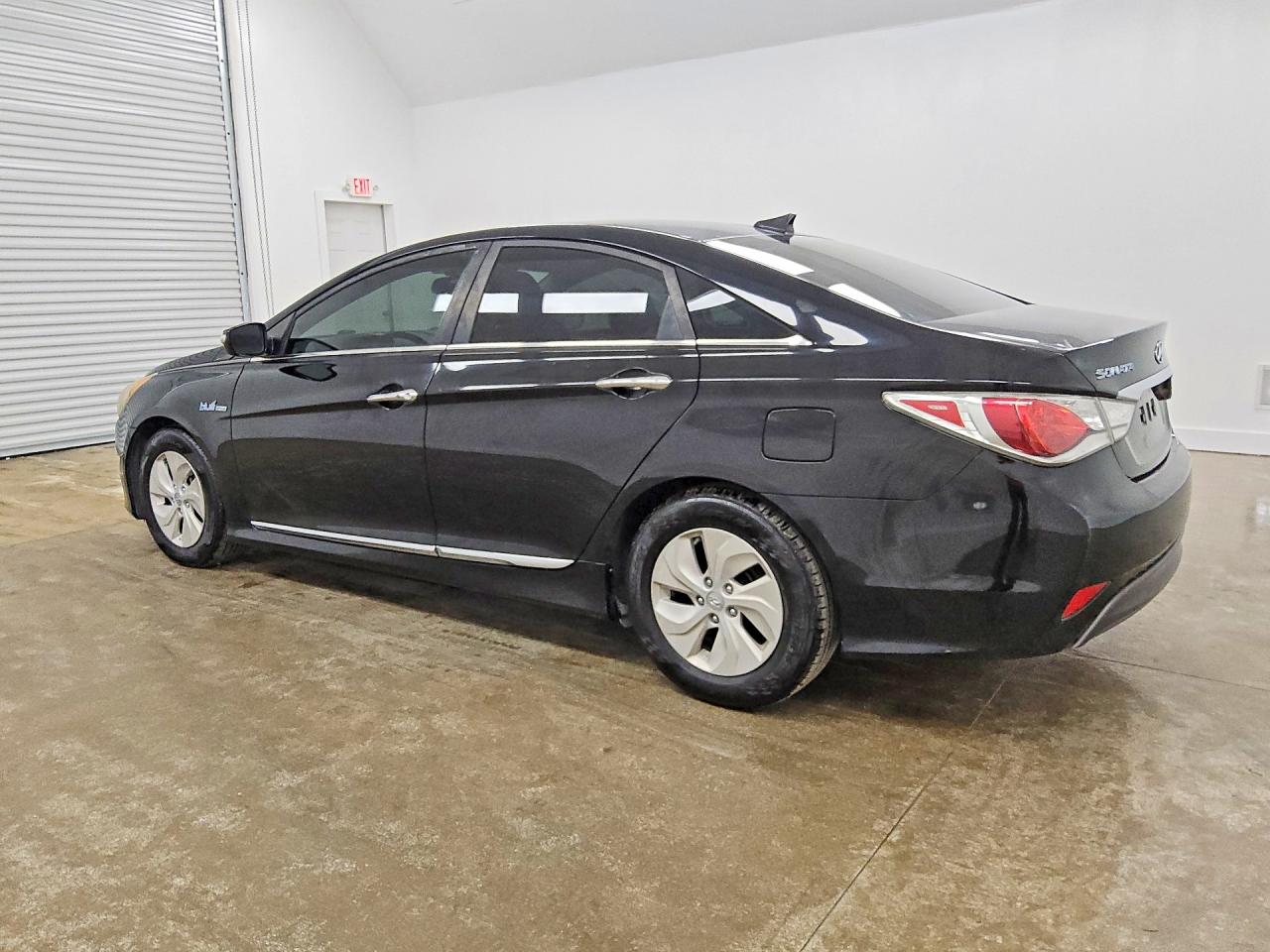 2015 Hyundai Sonata Hybrid Base Black vin: KMHEC4A48FA134792