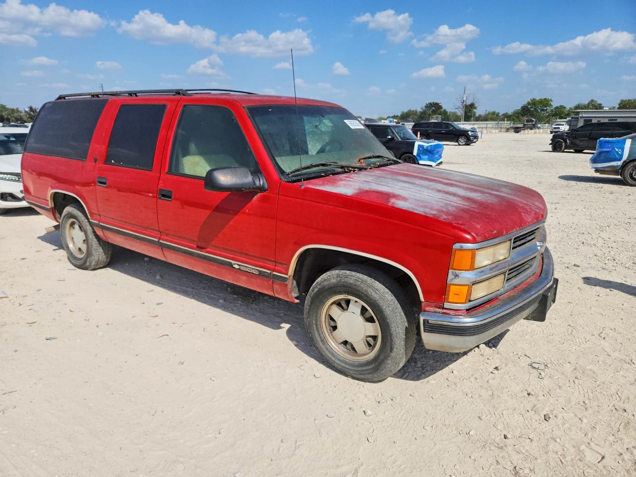 1999 Chevrolet Suburban C1500 Красный vin: 3GNEC16R8XG116455